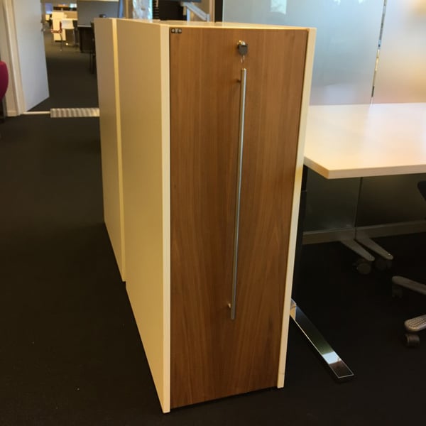 Tårnskap 3P hvitt m valnøtt front EFG H120 D80 B43