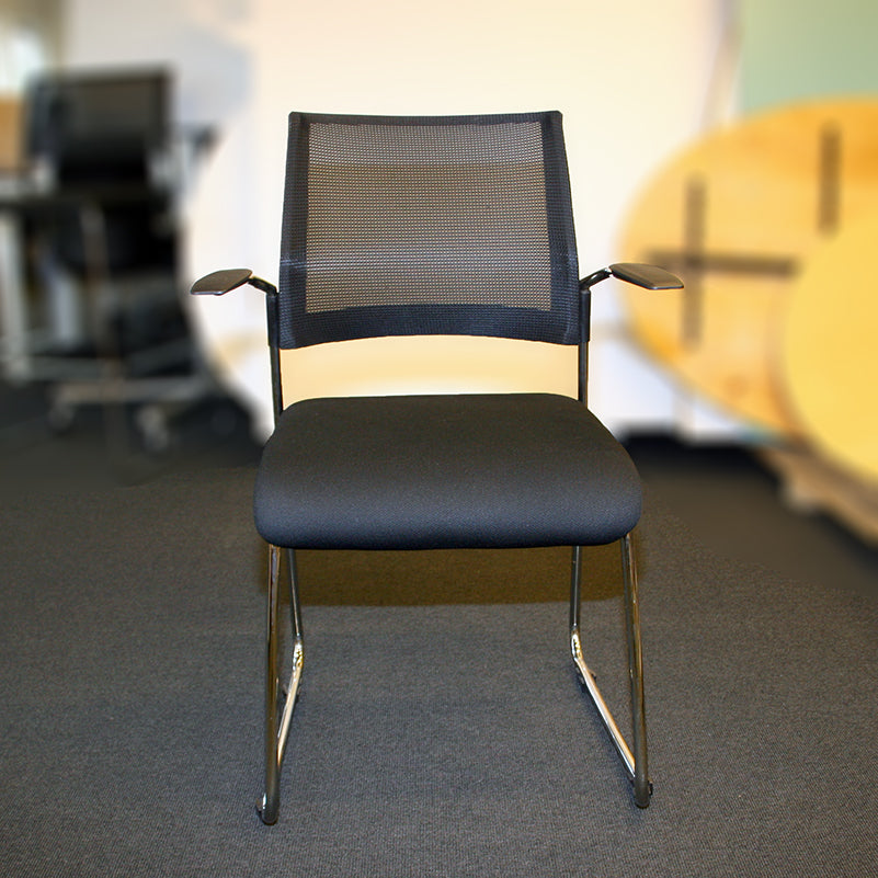 Konferansestol sort KS Fanny armlen krom ben