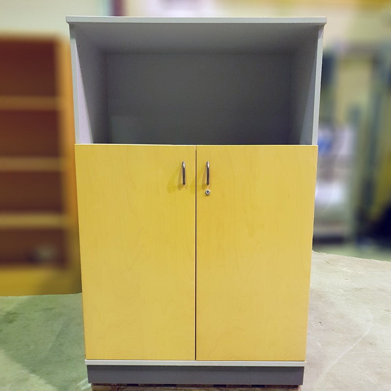 Skap 3P grå bjerk Slagdører Isku 80 x 43 x 126 overhylle