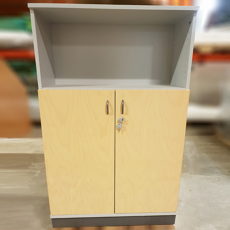 Skap 3P grå bjerk slagdører Isku 80 x 33 x 126 1 overhylle