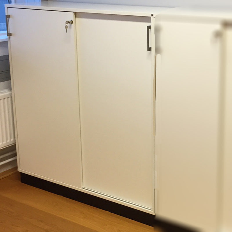 Skap 3p hvit skyvedører Holmris 120 x 127 låsbart