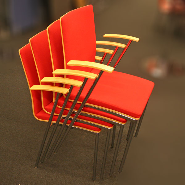 Konferansestol rød Martela bjerk armlener