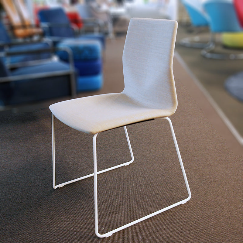 Konferansestol lys grå Four Design Four Cast 2 Line hvitt meie understell