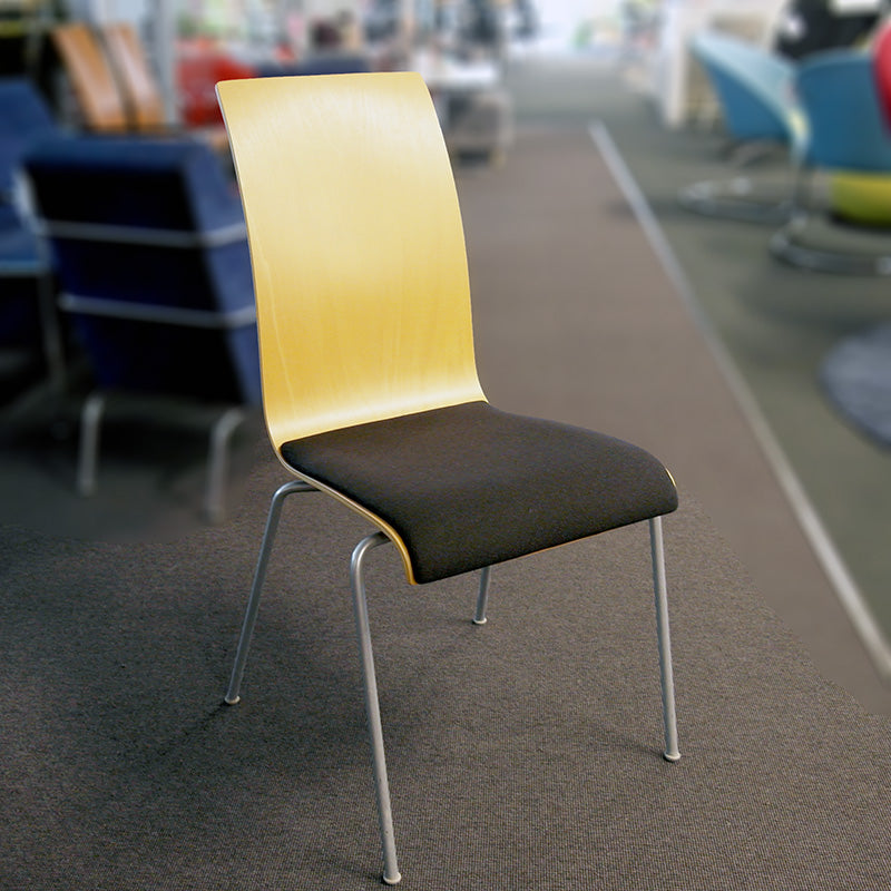 Konferansestol bøk RBM Bella sort sete