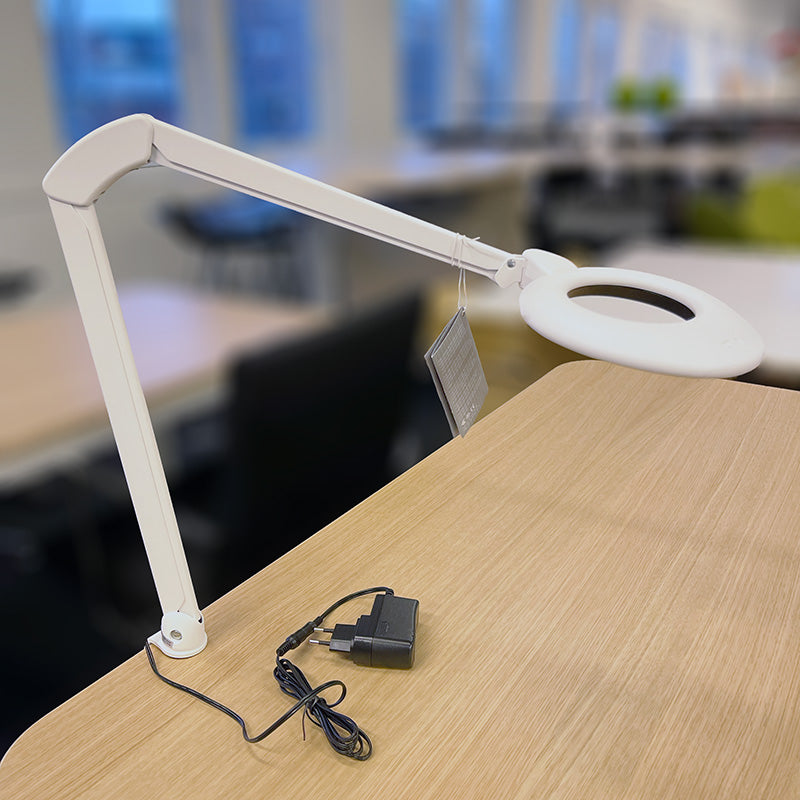 Bordlampe hvit Luxo Ovelo LED