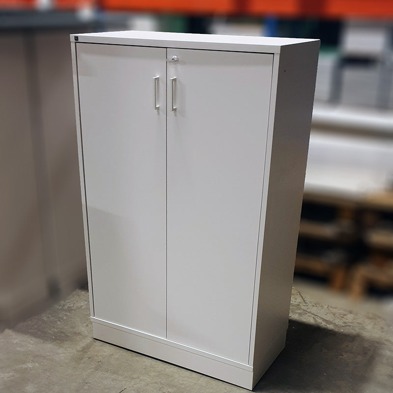 Skap 3P hvit slagdører Svenheim Titan 80 x 40 x 128 låsbart