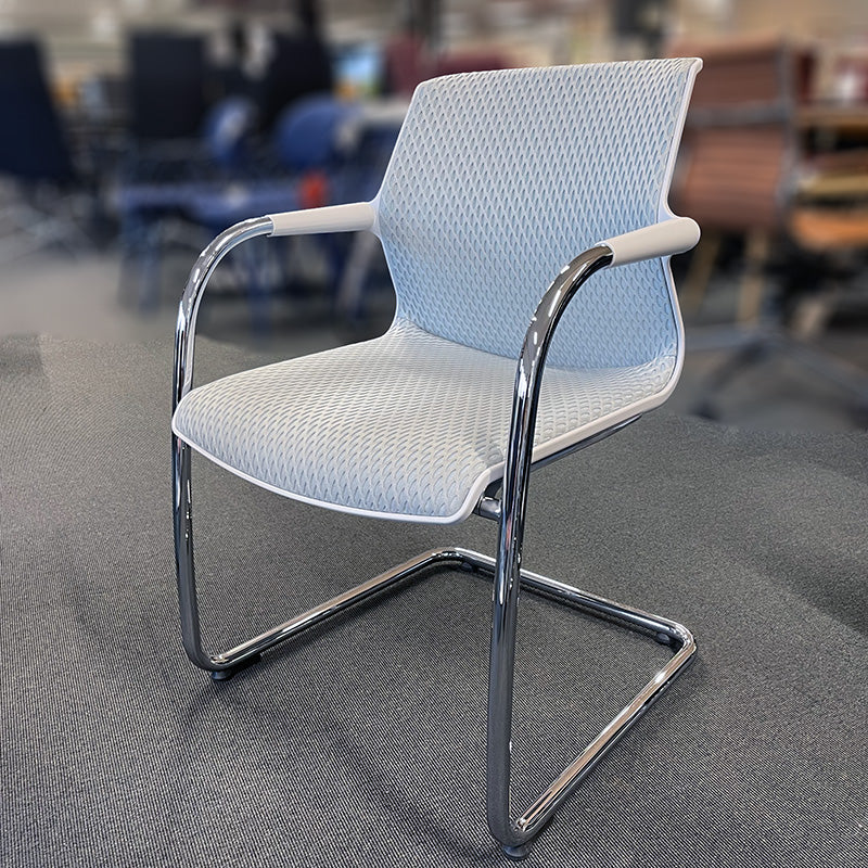 Konferansestol lys grå/blå Vitra Unix krom meie understell