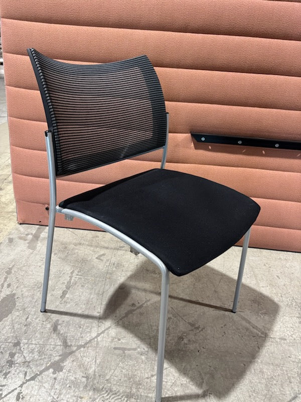 Konferansestol sort grått understell stablebar