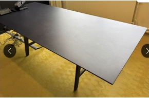 Møtebord sort 240 x 100 x 73 Forbo Desktop på mdf plate sort understell