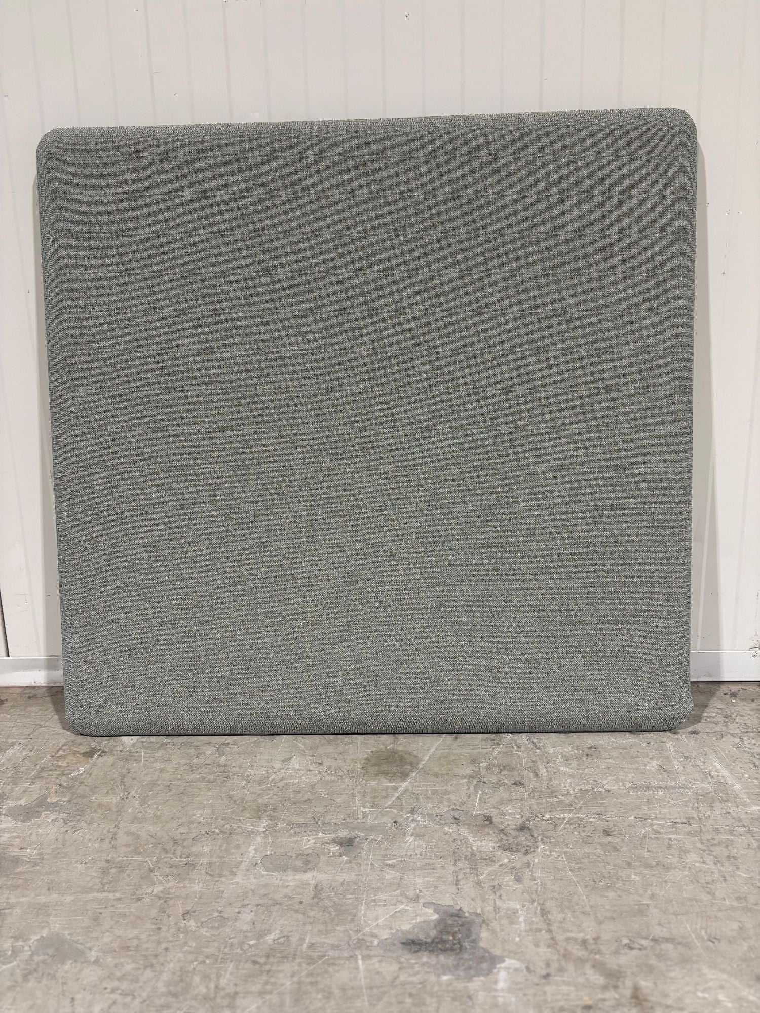 Skillevegg bord grønn/beige melert 85 x 80 Kinnarps