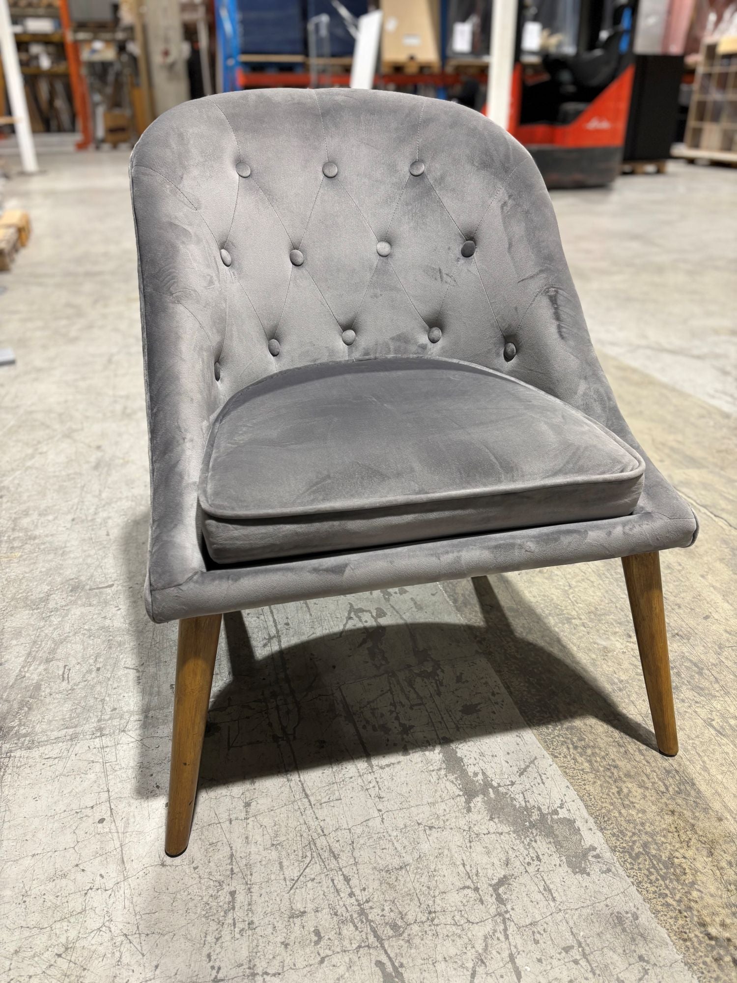 Loungestol grå 63 x 70 x 83 sh 44 eik ben