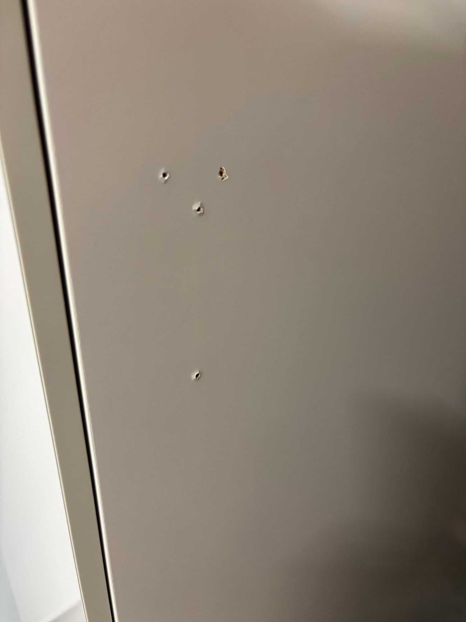Tårnskap 3P beige venstre Edsbyn H125  D80  B43,5 låsbart