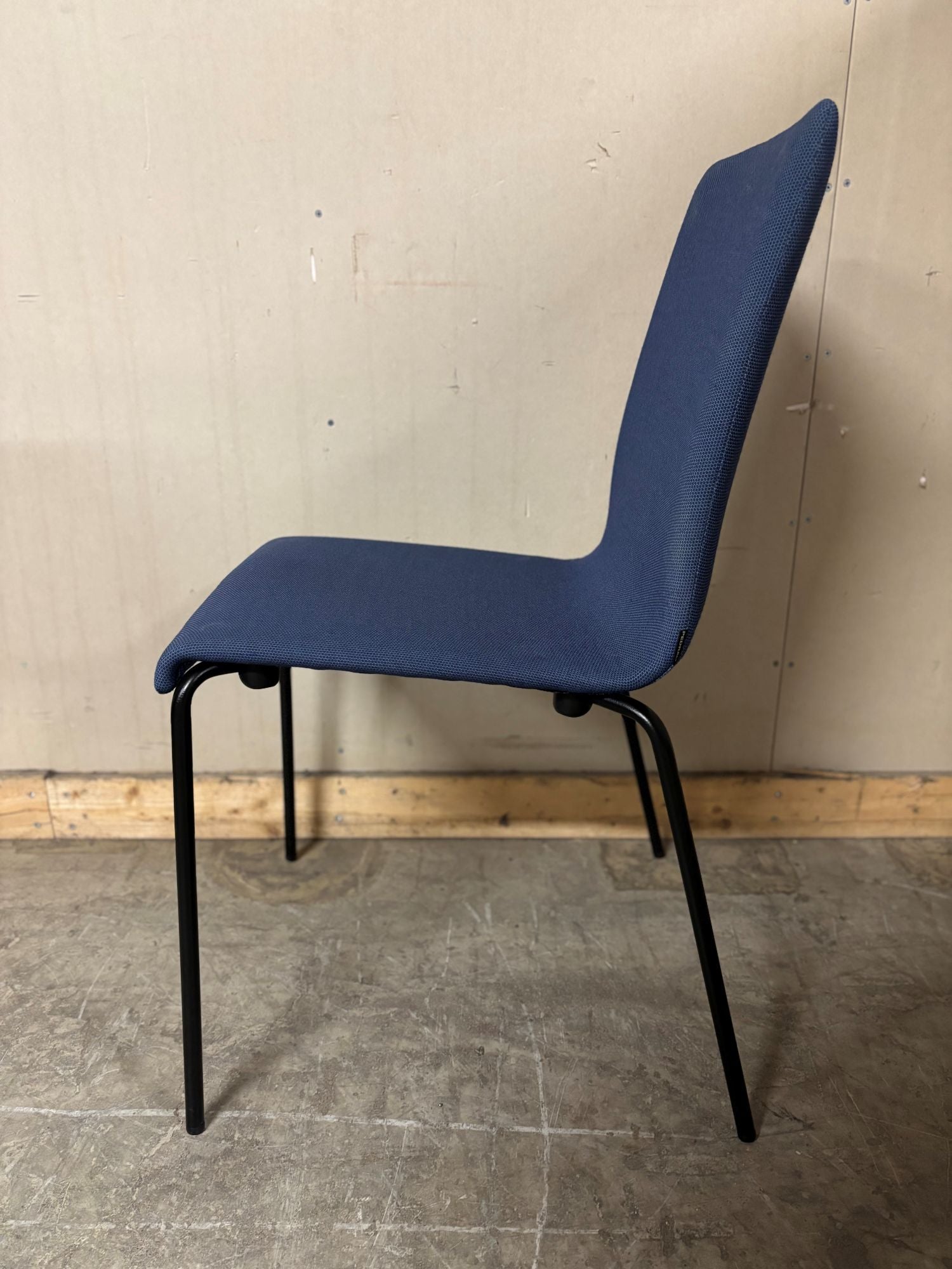 Konferansestol blå Pedrali sort understell