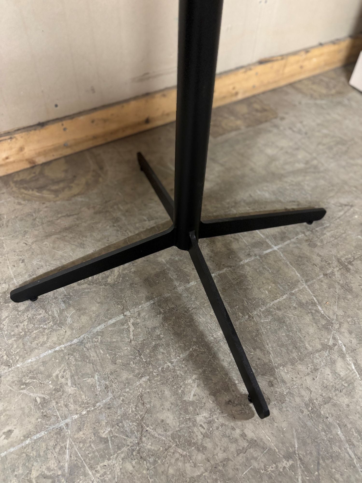 Ståbord sort Ø 70 h 106 sort understell