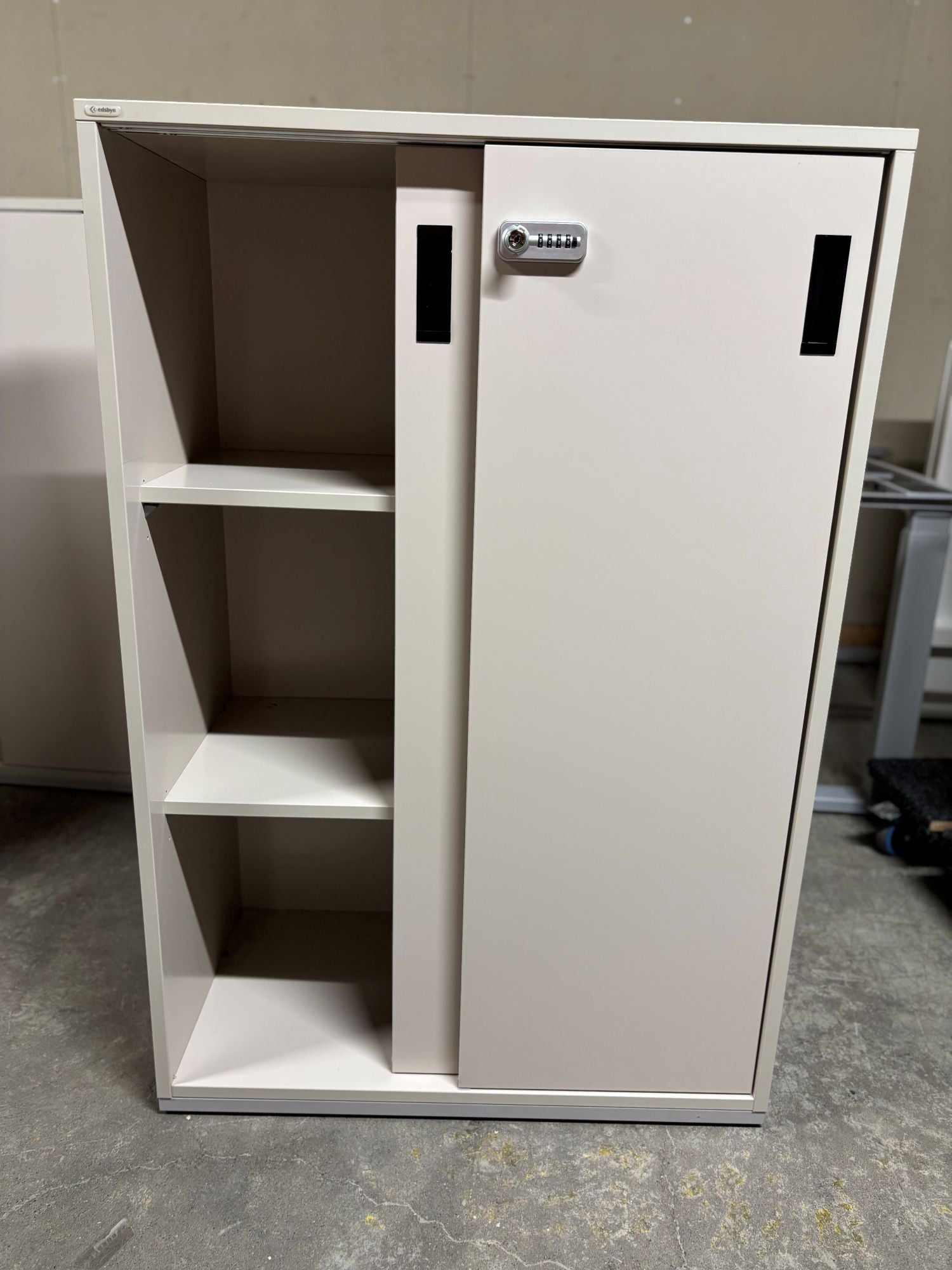 Skap 3P beige skyvedører Edsbyn 80 x 41,5 x 119,5 kodelås