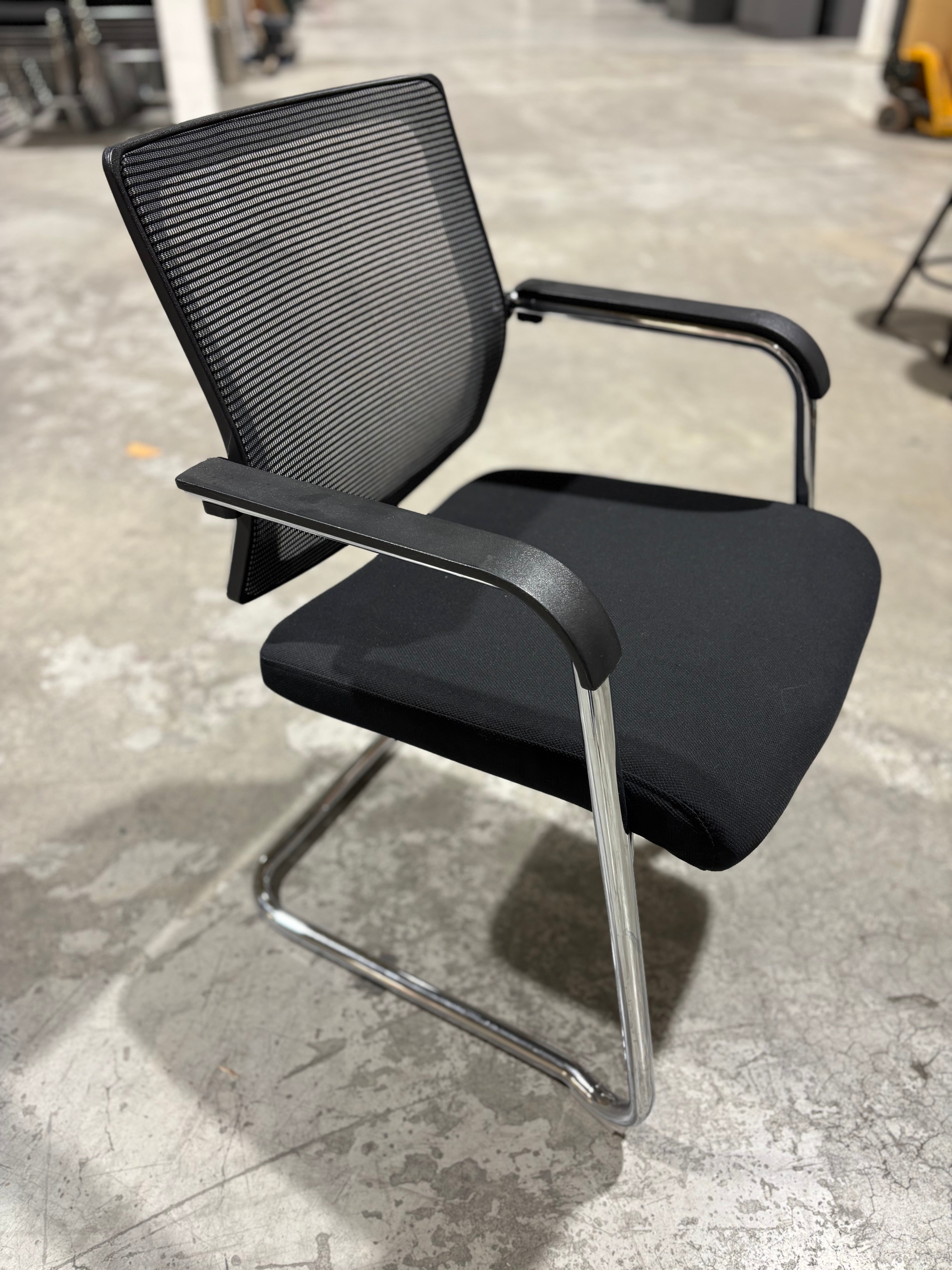 Konferansestol sort Cesar krom understell stablebar sh 47 cm