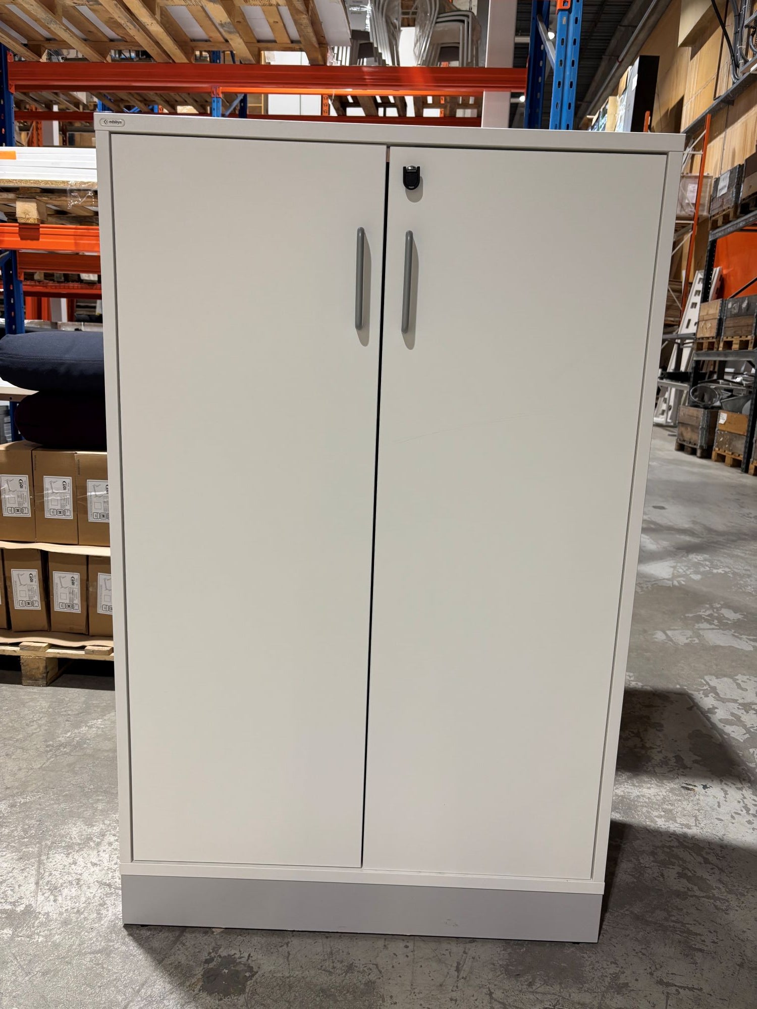 Skap 3P hvit slagdører Edsbyn B80 D40 H126 låsbart