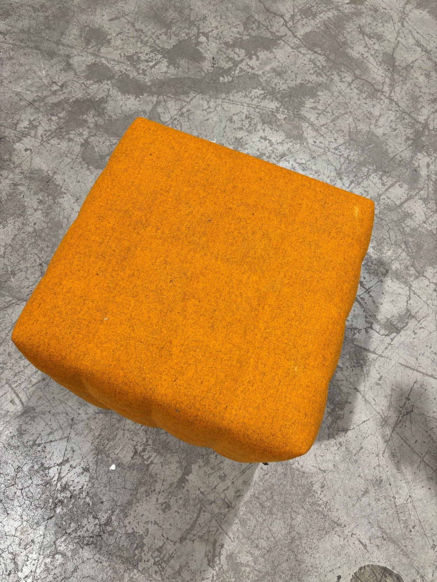 Puff B50 D50 H45 orange Buzzi Cube 3D Solo
