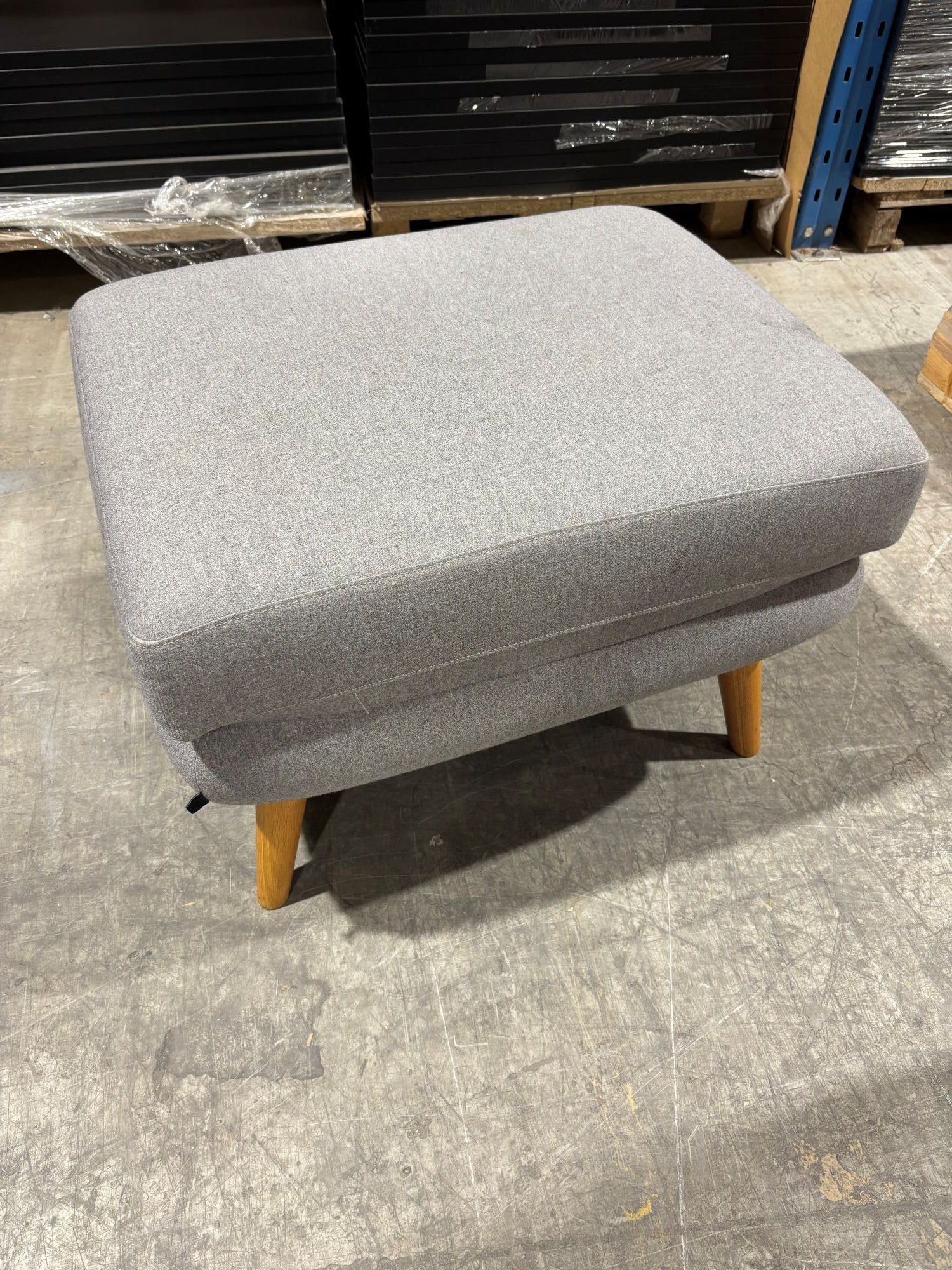 Puff lys grå SofaCompany 70 x 55 x 48