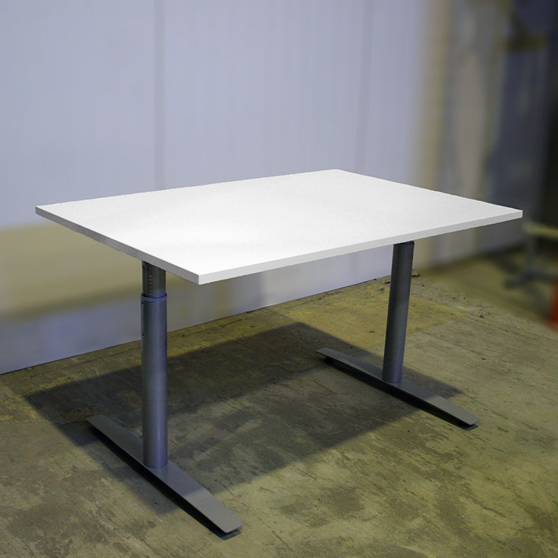 Plate hvit 140 x 70 cm kabelhull