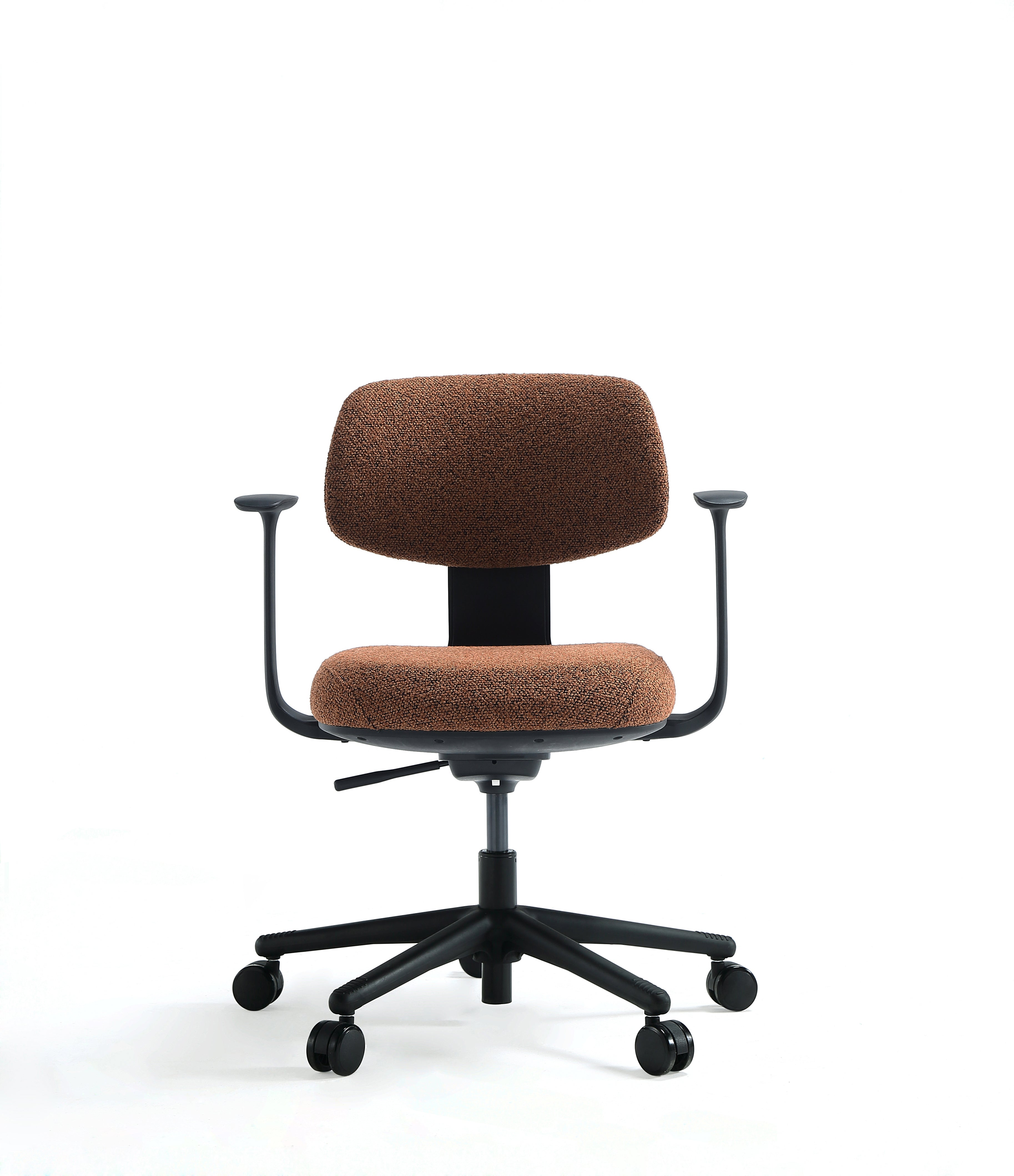 Konferansestol rustrød/cognac melert KS Nelo hjulkryss armlen