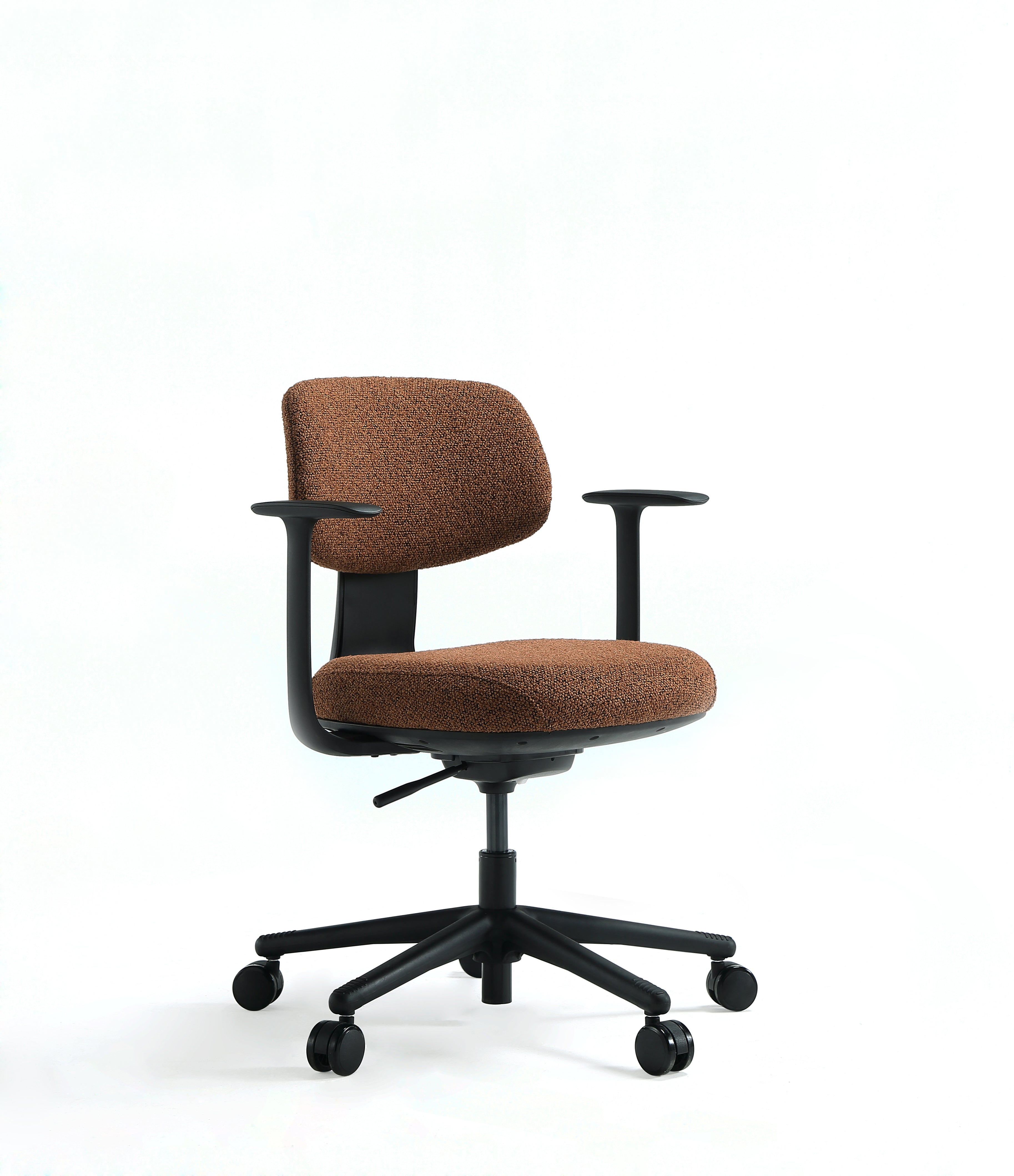 Konferansestol rustrød/cognac melert KS Nelo hjulkryss armlen