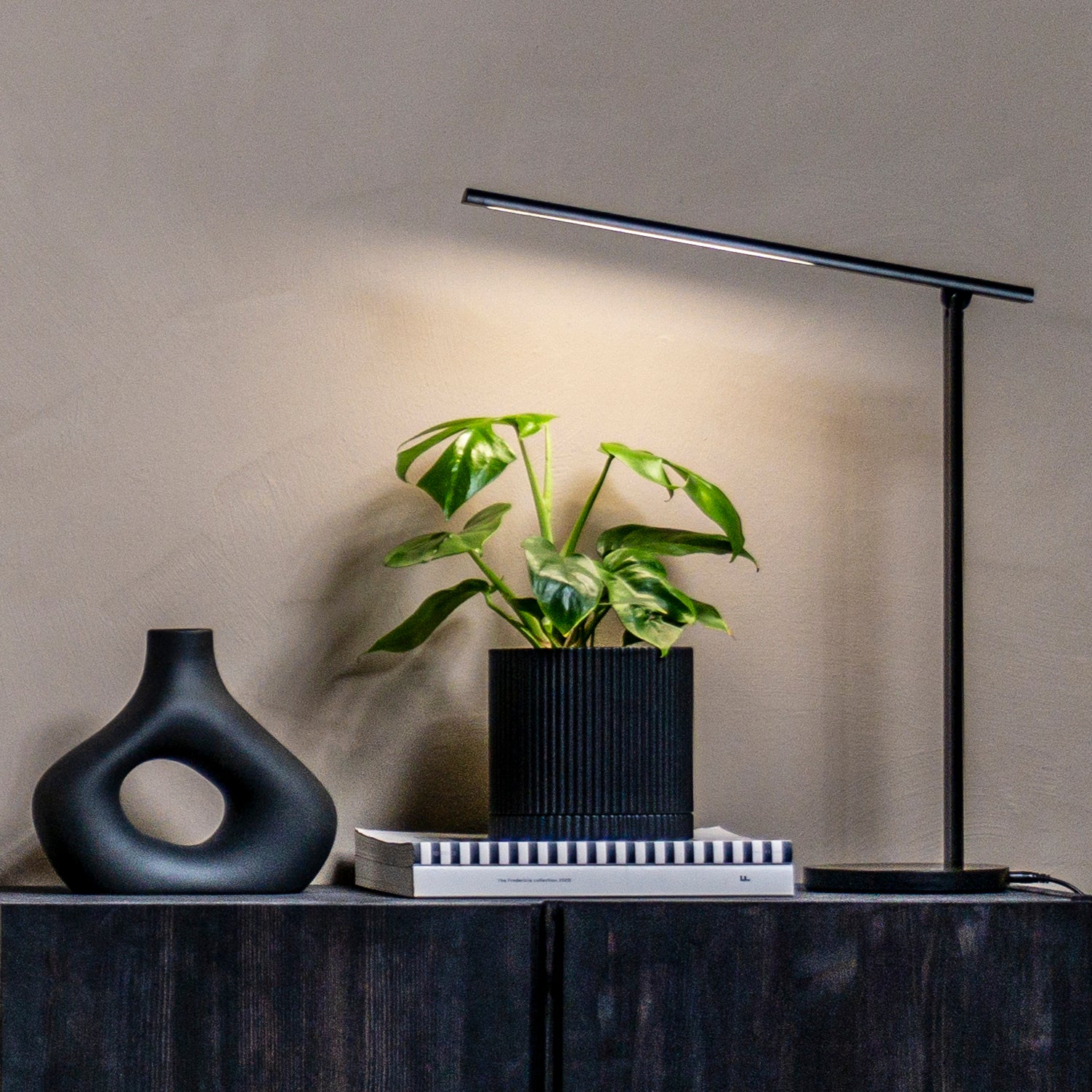 Bordlampe sort FF Hangle m USB