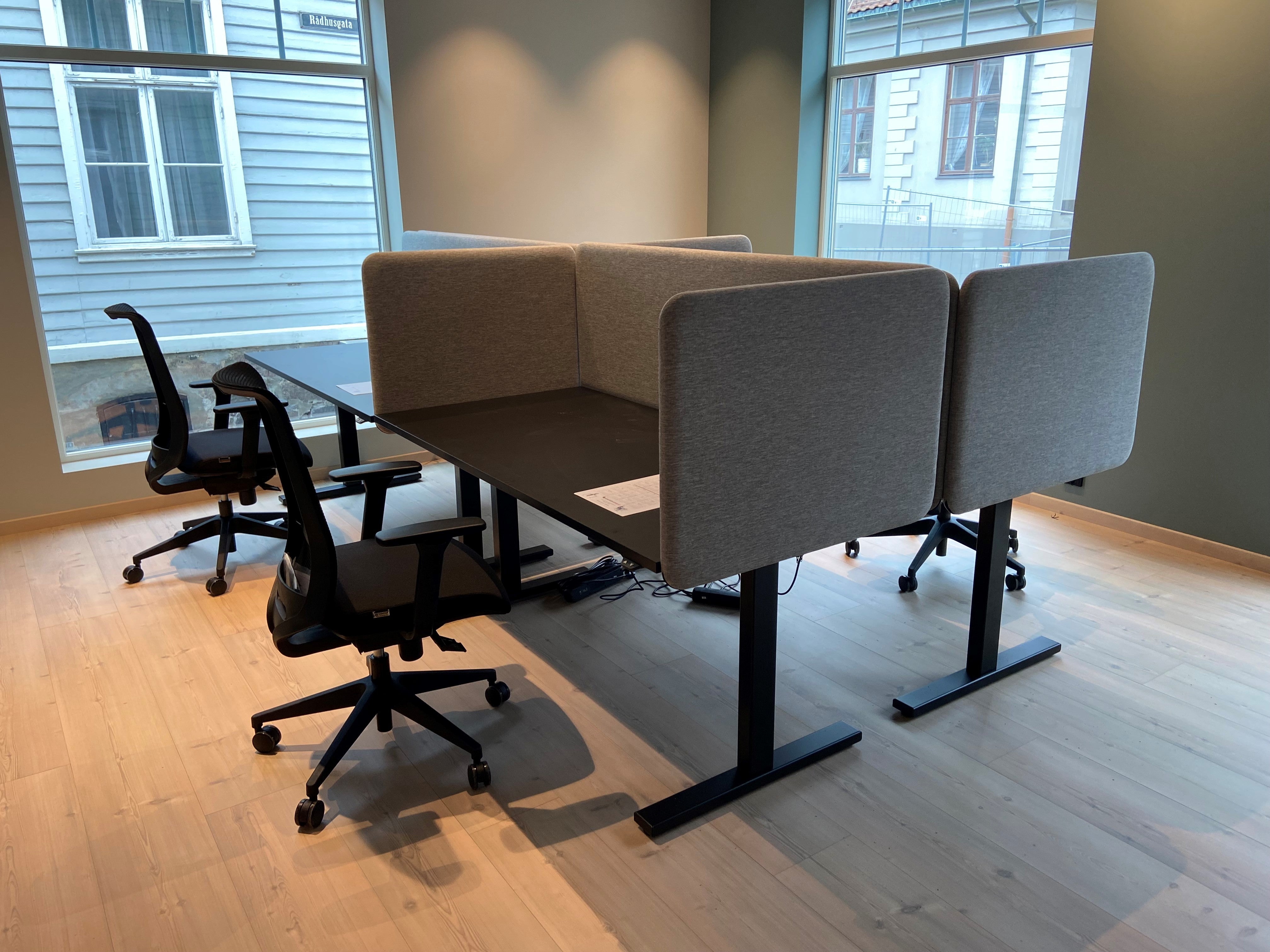 Skillevegg bord grå H53 B140 KK