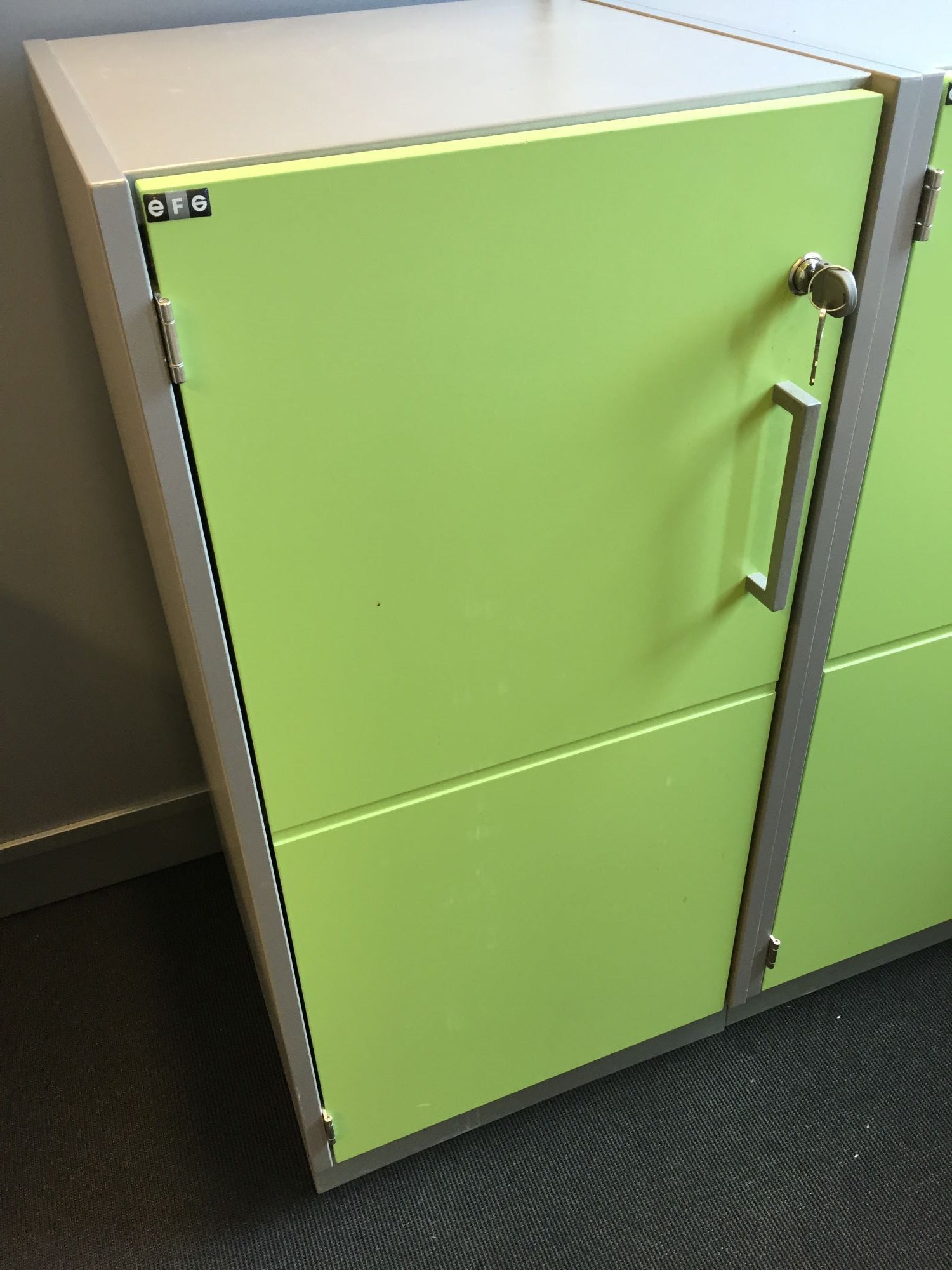 Skap 2P grønn slagdører EFG 40 x 40 x 82