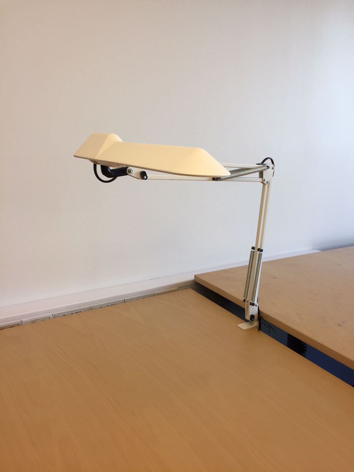Bordlampe hvit Luxo