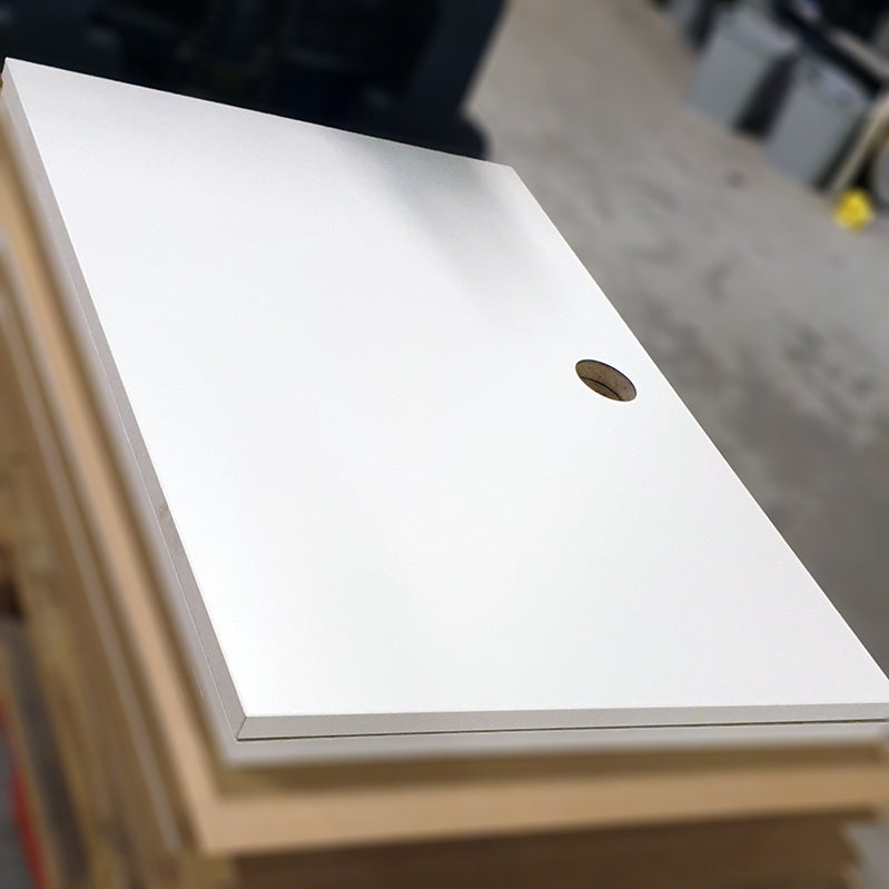 Plate hvit 100 x 70 cm kabelhull