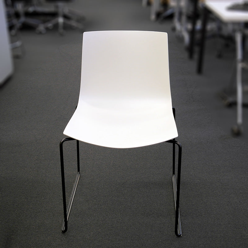 Konferansestol beige Arper Catifa 46 sort meie understell