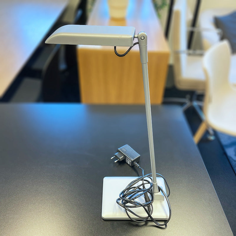 Bordlampe sølvgrå Luxo Terea LED