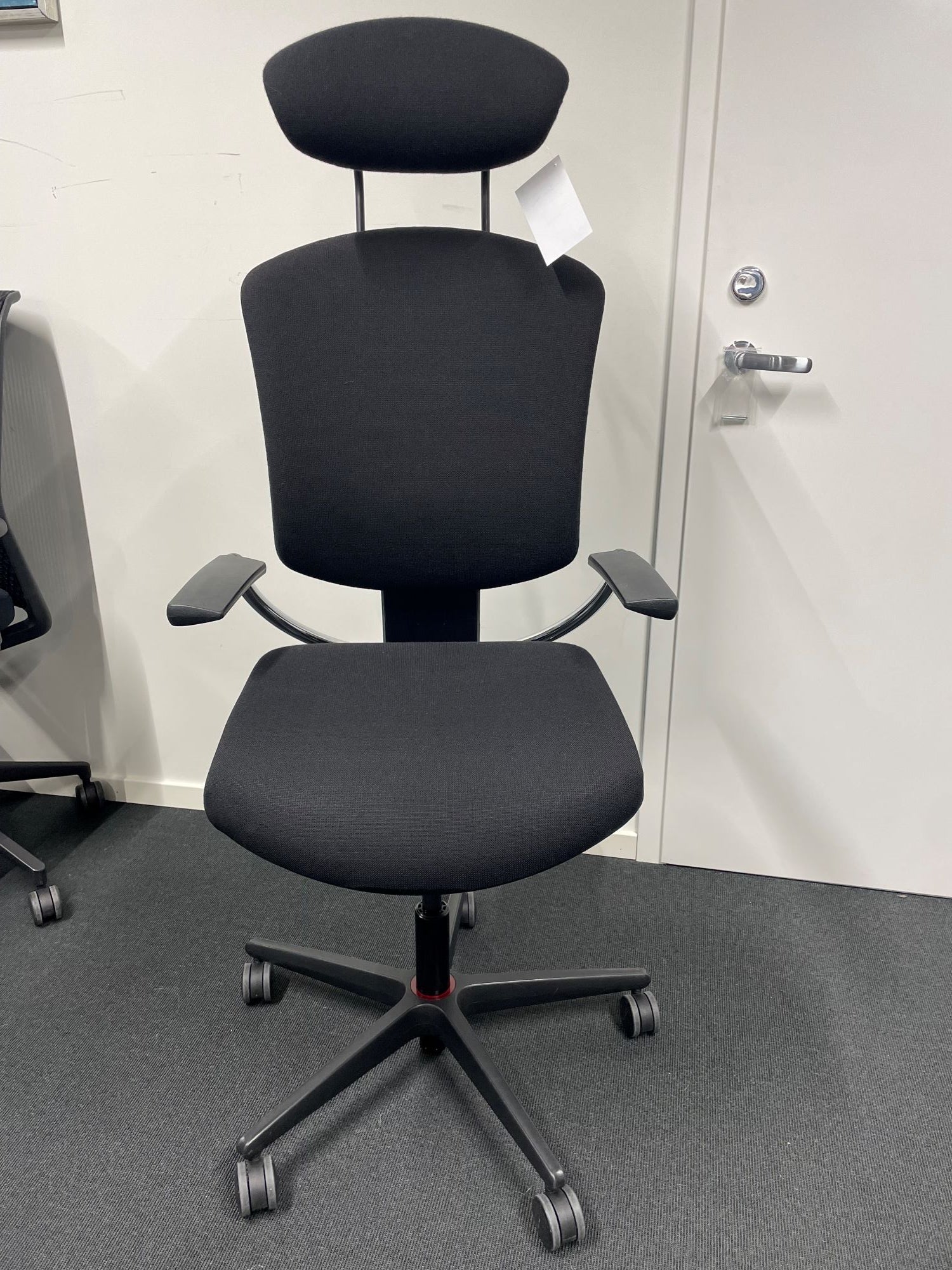 Kontorstol sort Savo Ikon armlen nakkestøtte sort hjulkryss