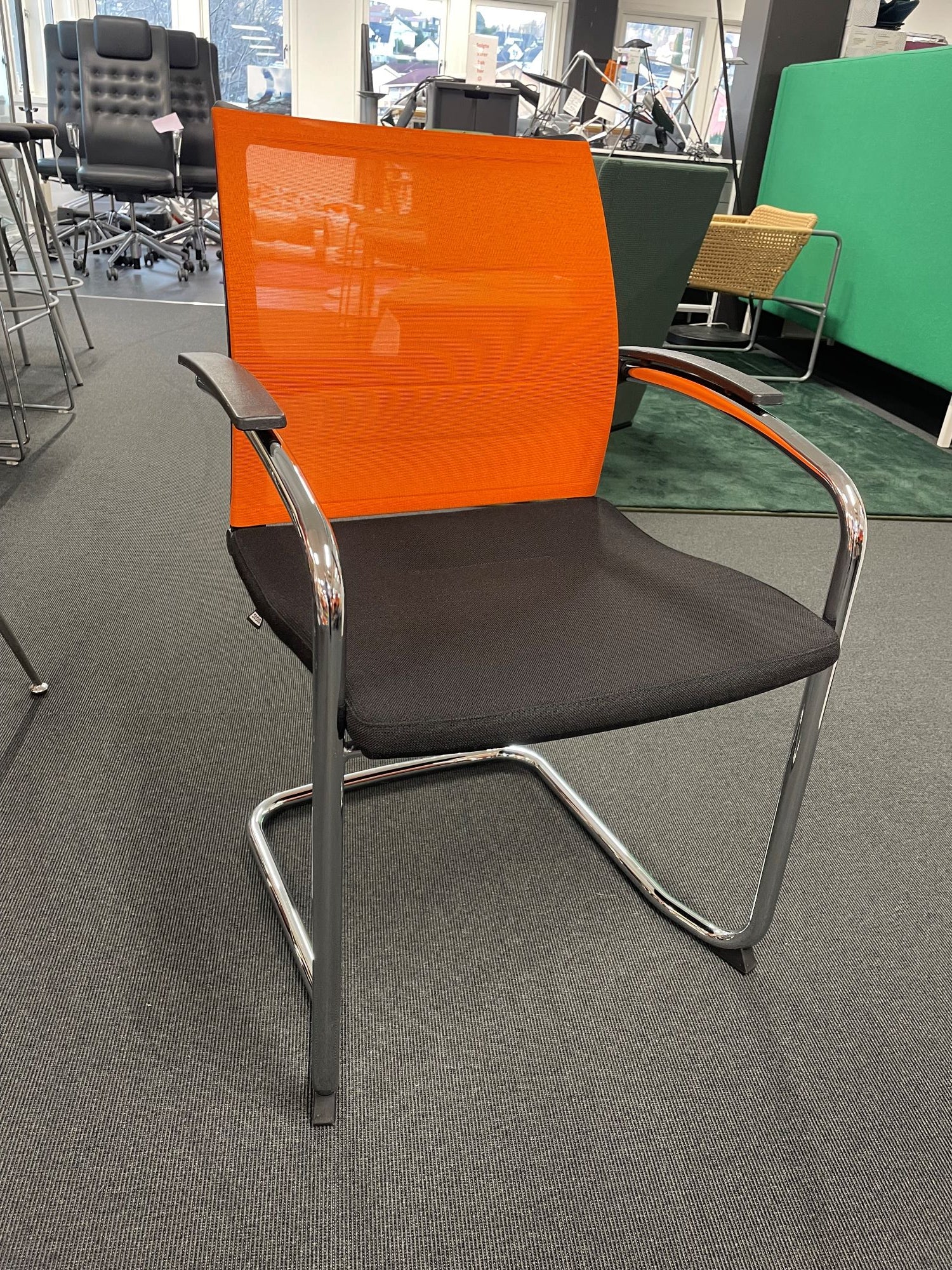 Konferansestol orange/sort Sedus Up-2023 krom mejeunderstell