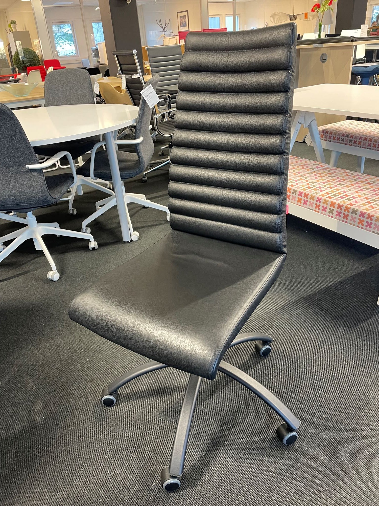 Konferansestol sort touch comfort Scan Sørlie sort hjulkryss