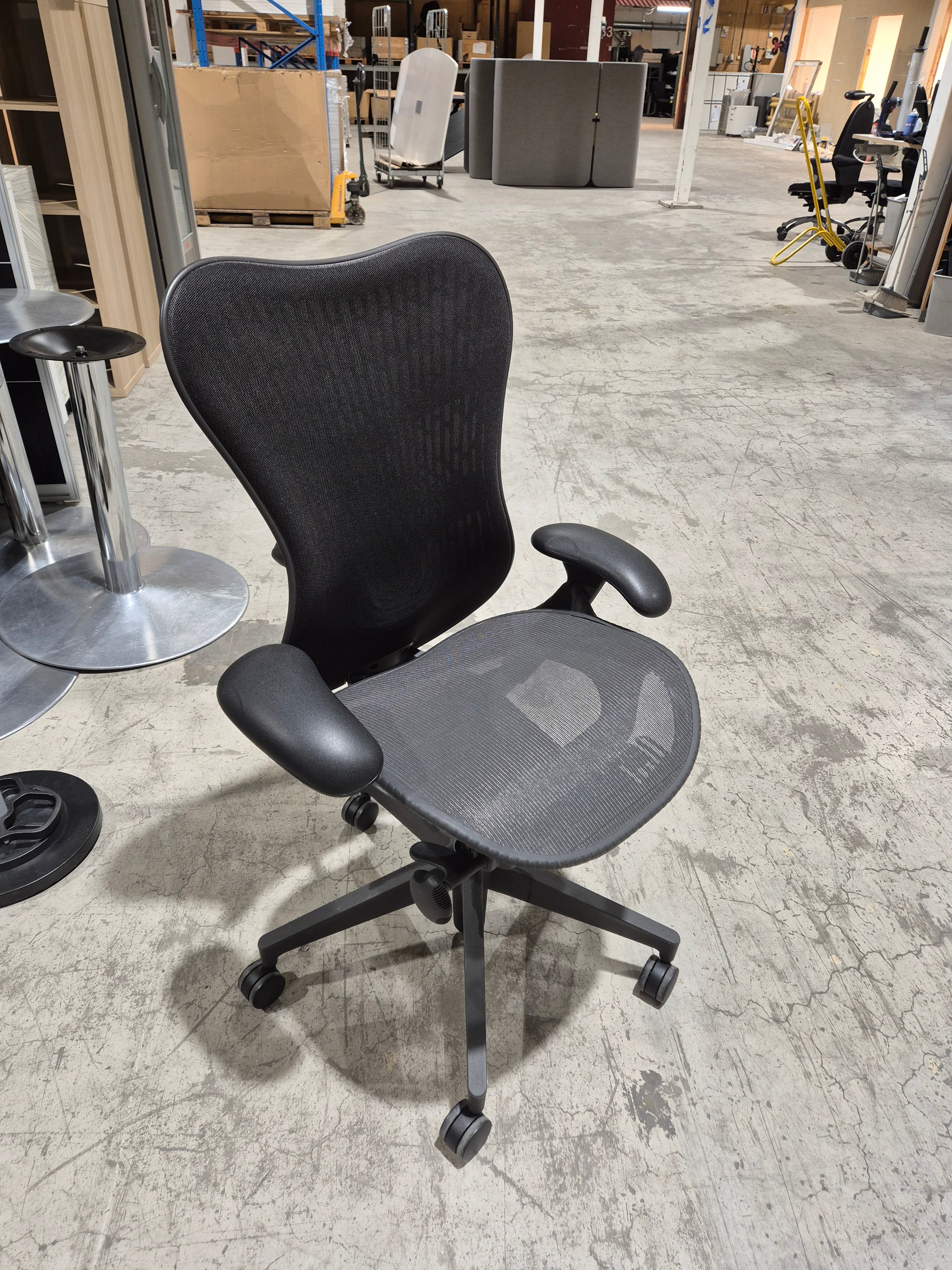 Kontorstol sort mesh Herman Miller