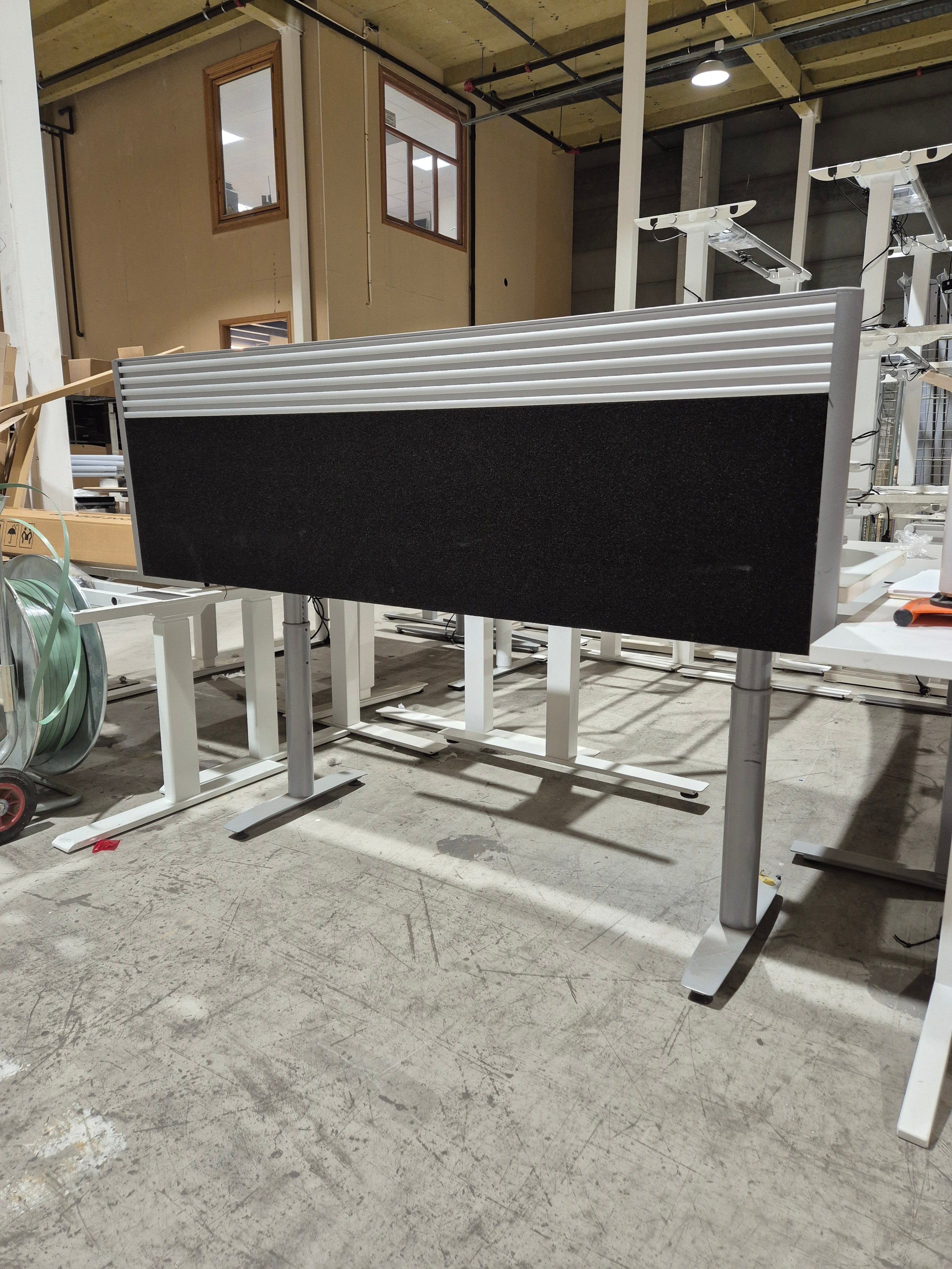 Skillevegg bord sort H50 B160 EFG alu ramme