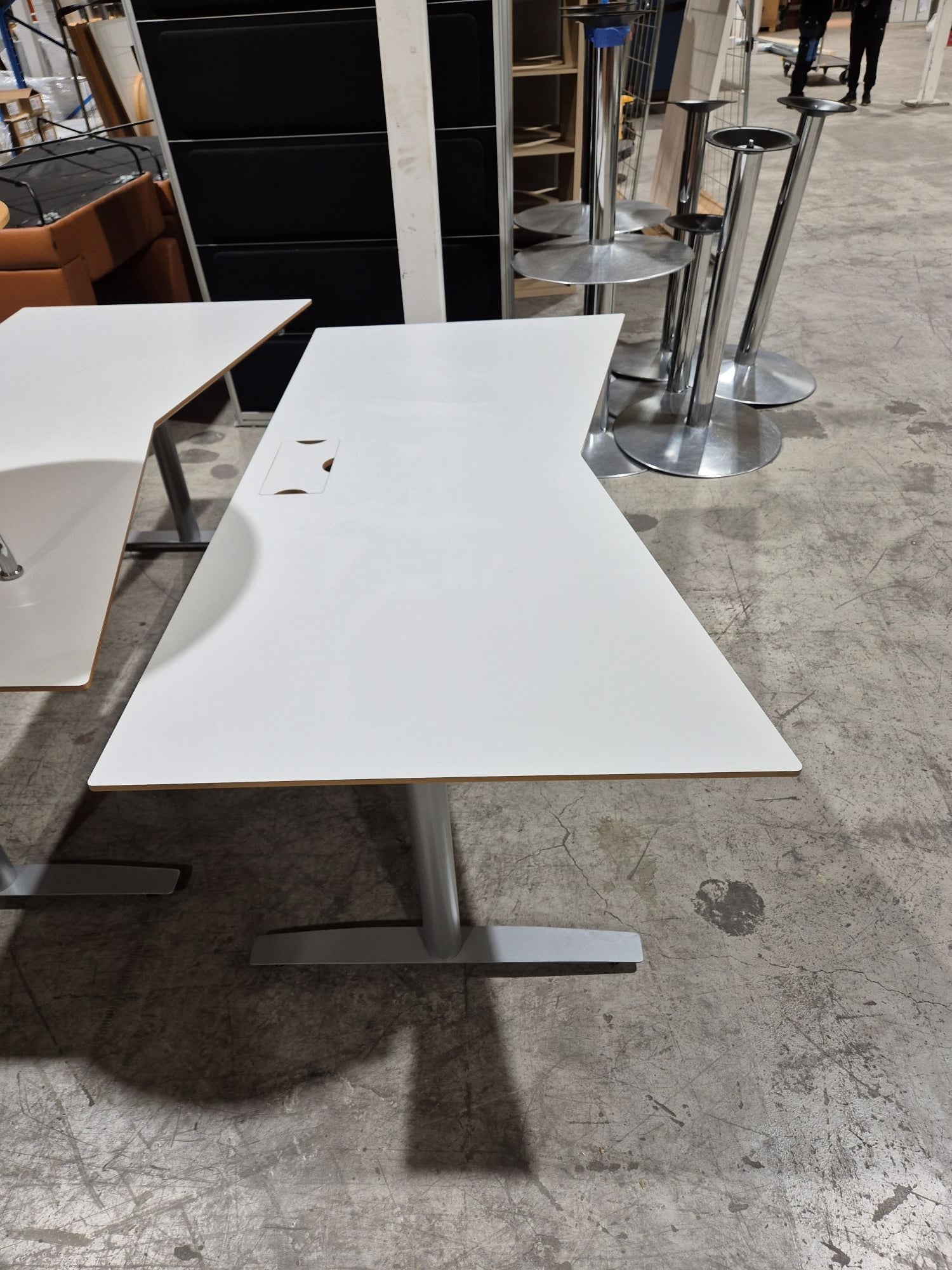 Plate bord hvit 180 x 90 x 70 spiss magebue bøk kant Martela