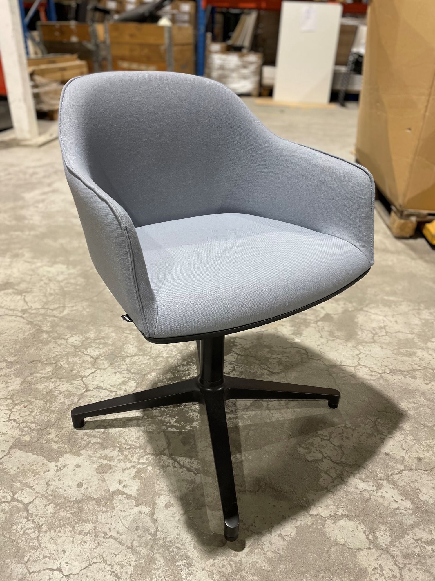 Konferansestol lys blå Vitra sort understell