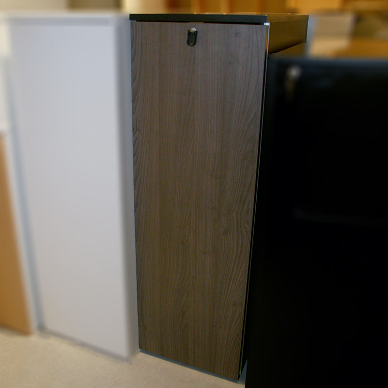 Tårnskap 3P sort med brun front venstre Ragnars 120x80x43