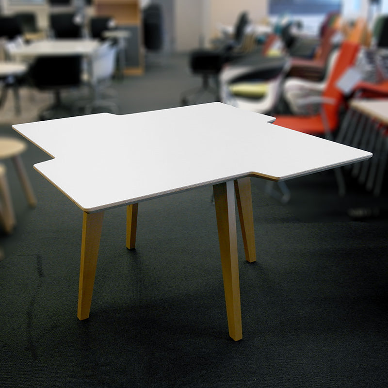 Møtebord hvit 125x125 RBM Little Star 5680