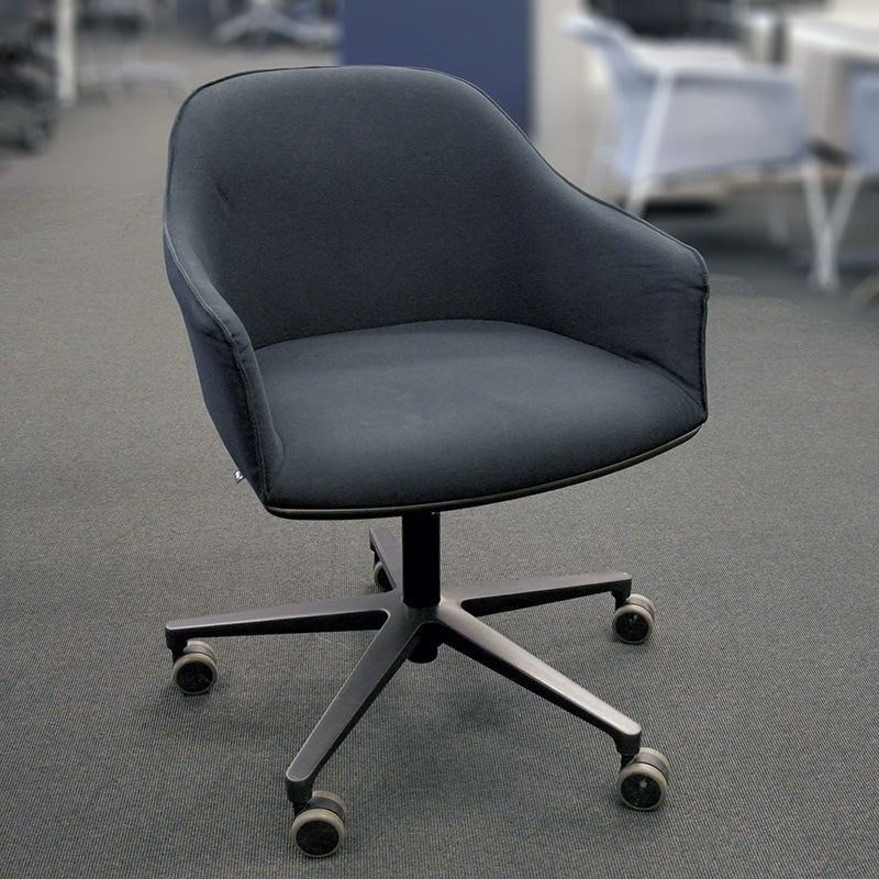 Konferansestol sort Vitra Softshell sort hjulkryss