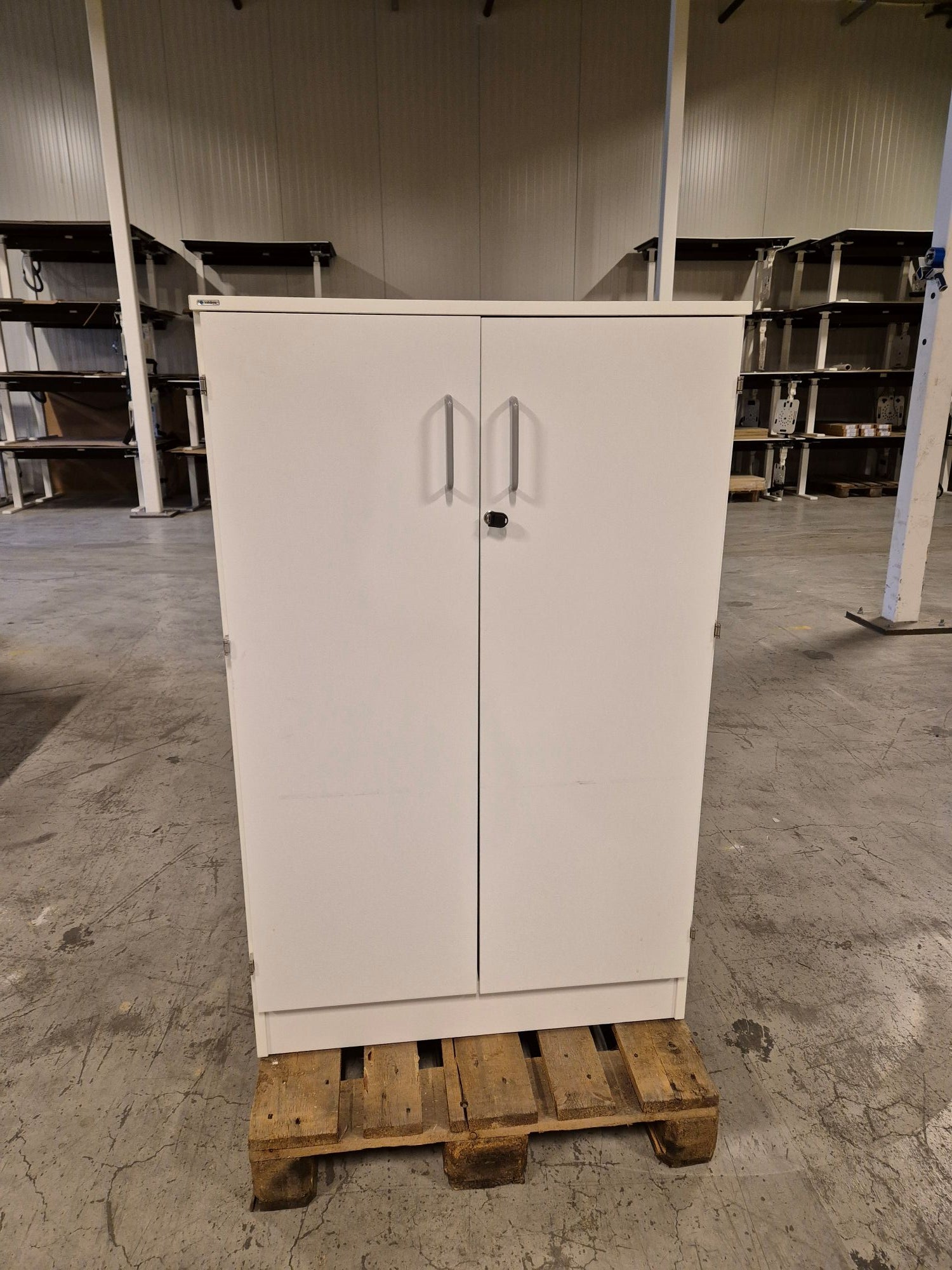 Skap 3P hvitt slagdører Edsbyn 80 x 44 x 129 cm låsbart