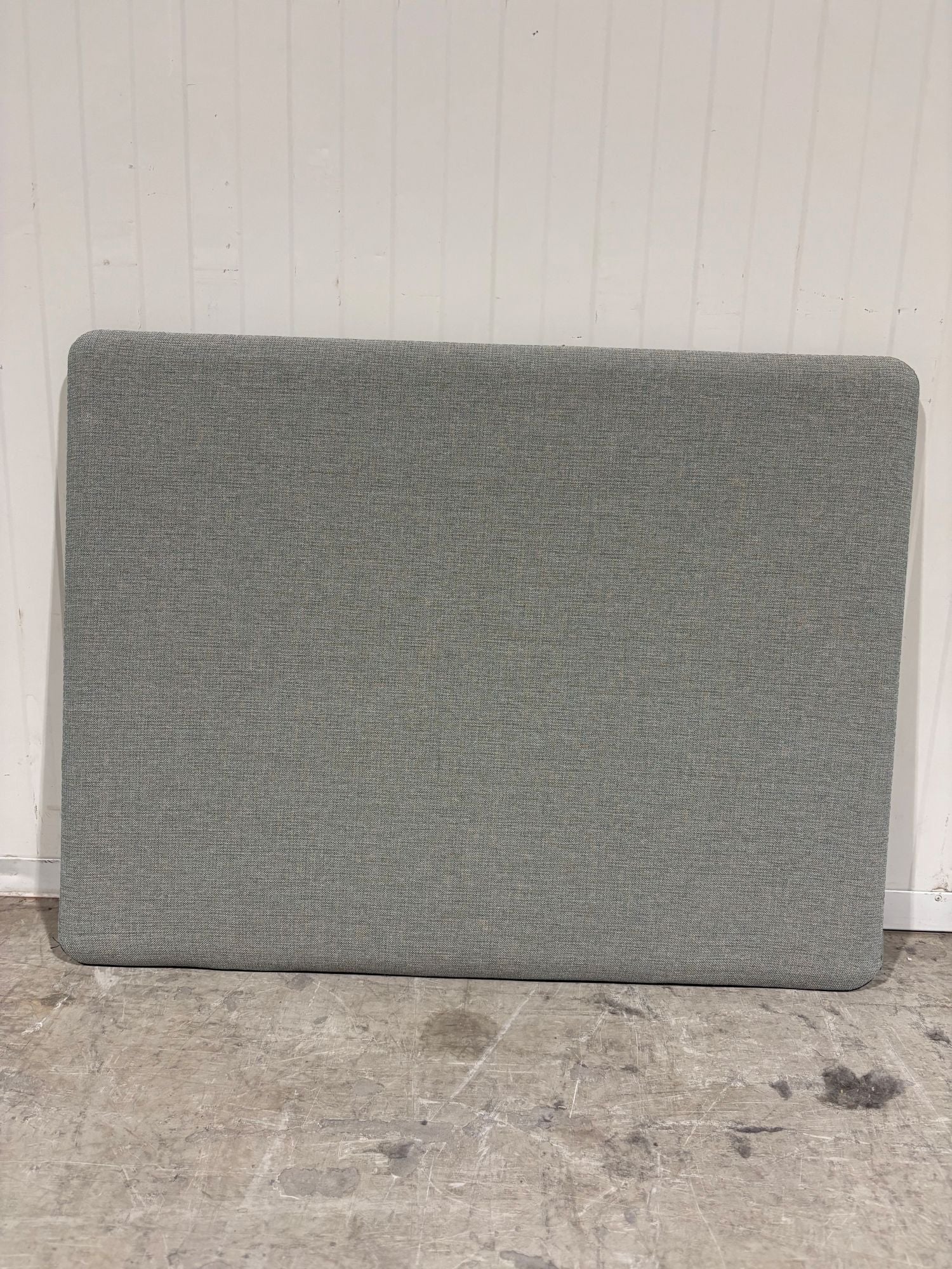 Skillevegg bord grønn/beige melert H65 B85 Kinnarps