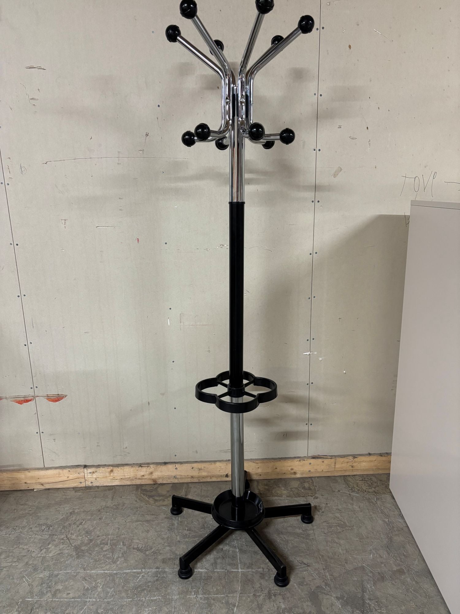 Stumtjener sort krom 180 cm