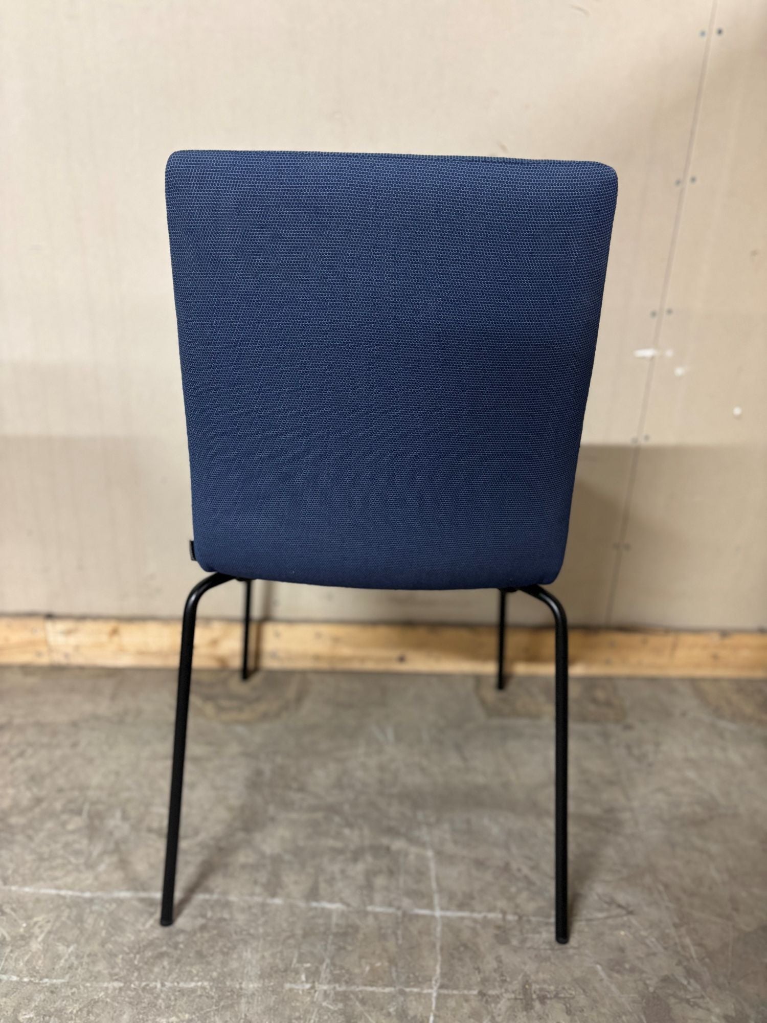 Konferansestol blå Pedrali sort understell