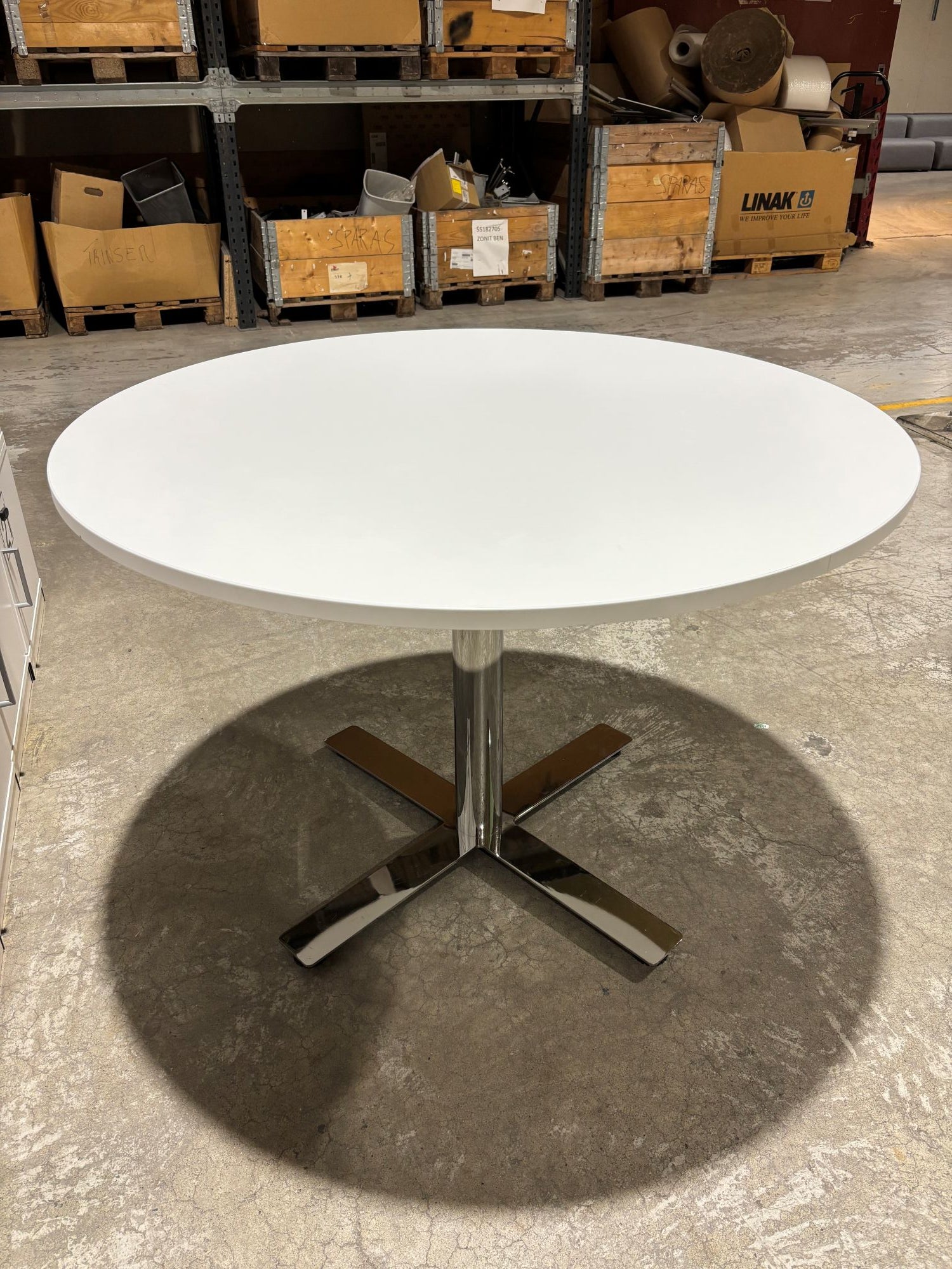 Møtebord hvitt Ø110 H75 Kinnarps krom søyke