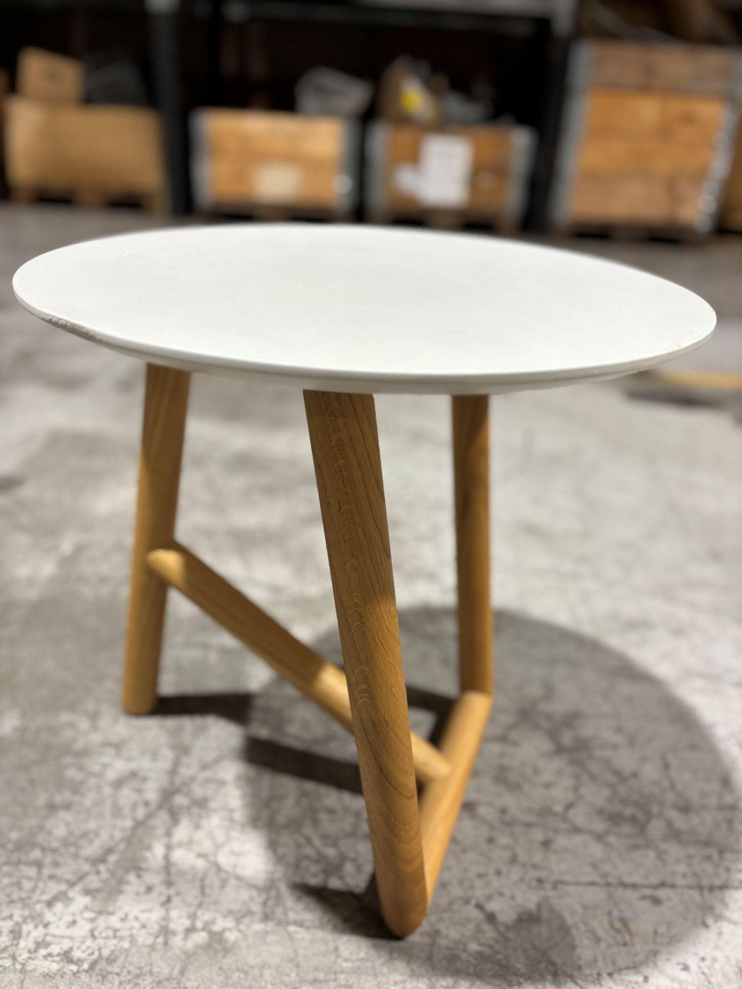 Sofabord hvitt Ø44 H45 Moroso eik ben