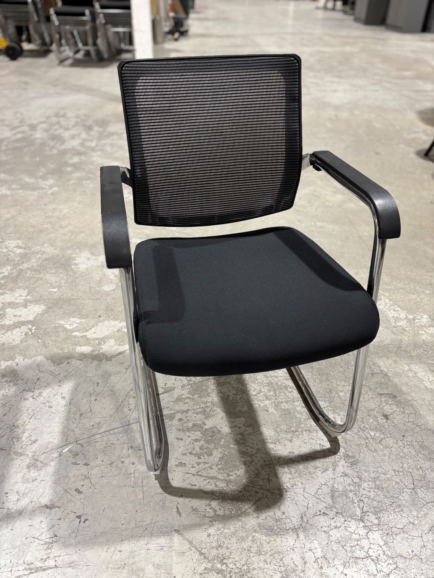 Konferansestol sort Cesar krom understell stablebar sh 47 cm